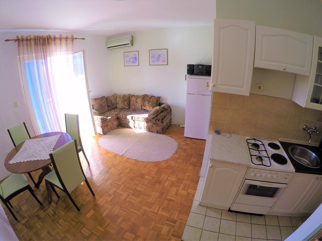 Blue City Apartment'S Repic Biograd Na Moru Buitenkant foto